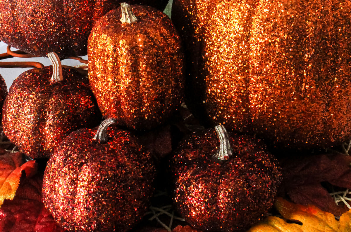 Inexpensive DIY Glitter Pumpkins to Brighten Your Fall Decor